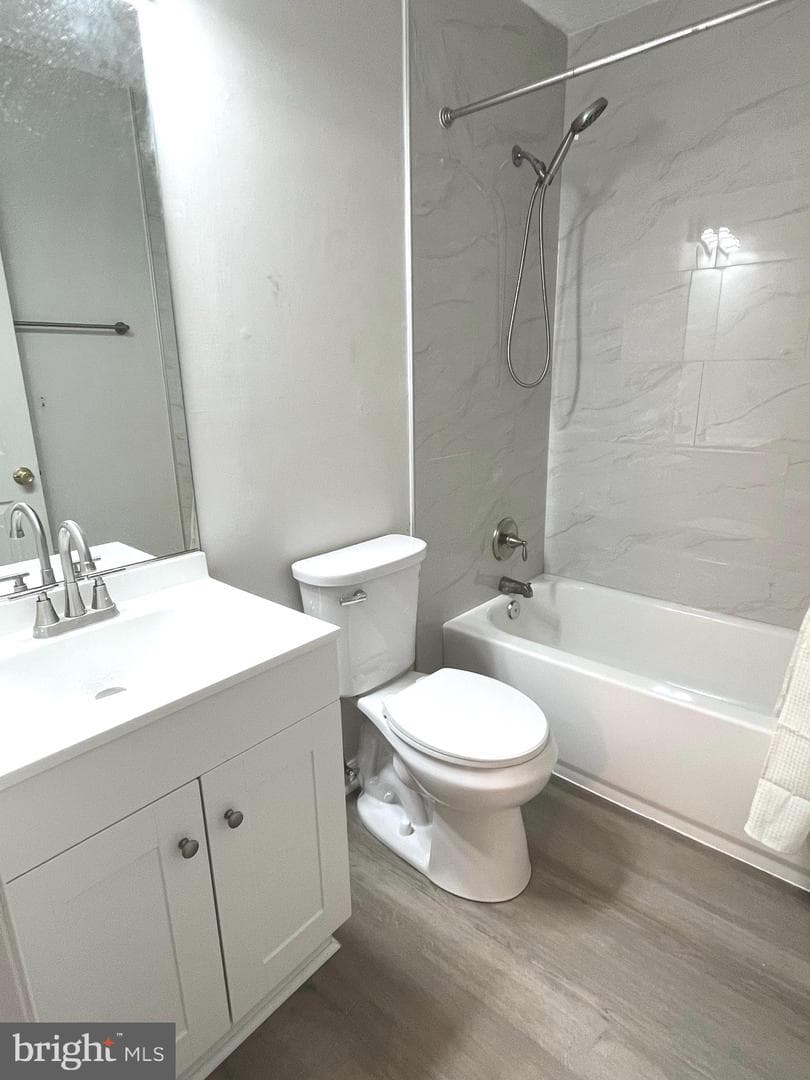 305 Sutton Court photo 26