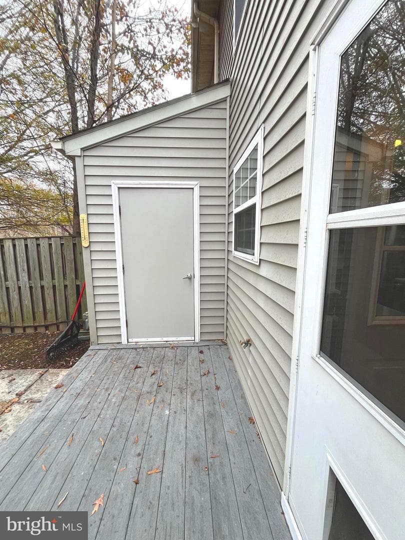 305 Sutton Court photo 28