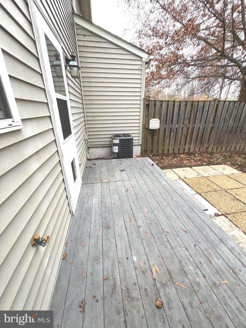 305 Sutton Court photo 29