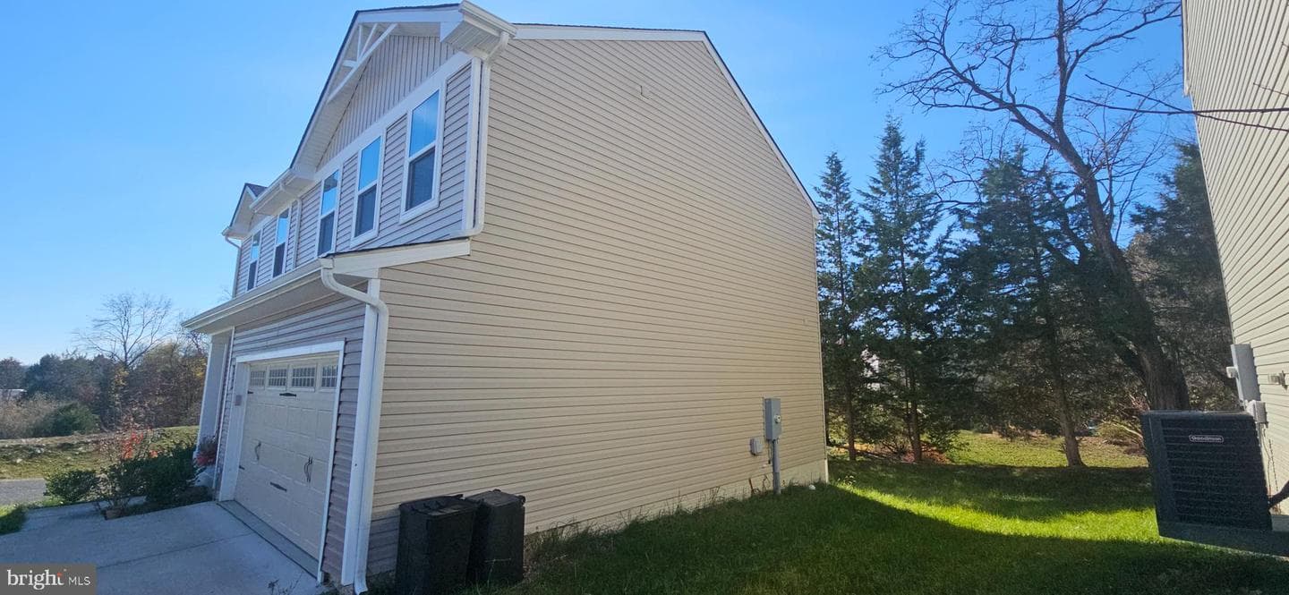 163 Emmet Street photo 44