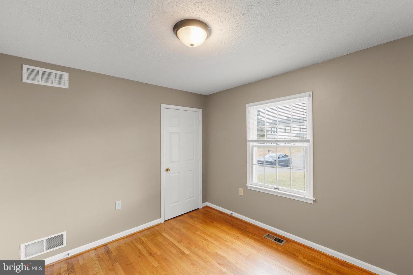 111 Meadowview Court photo 14