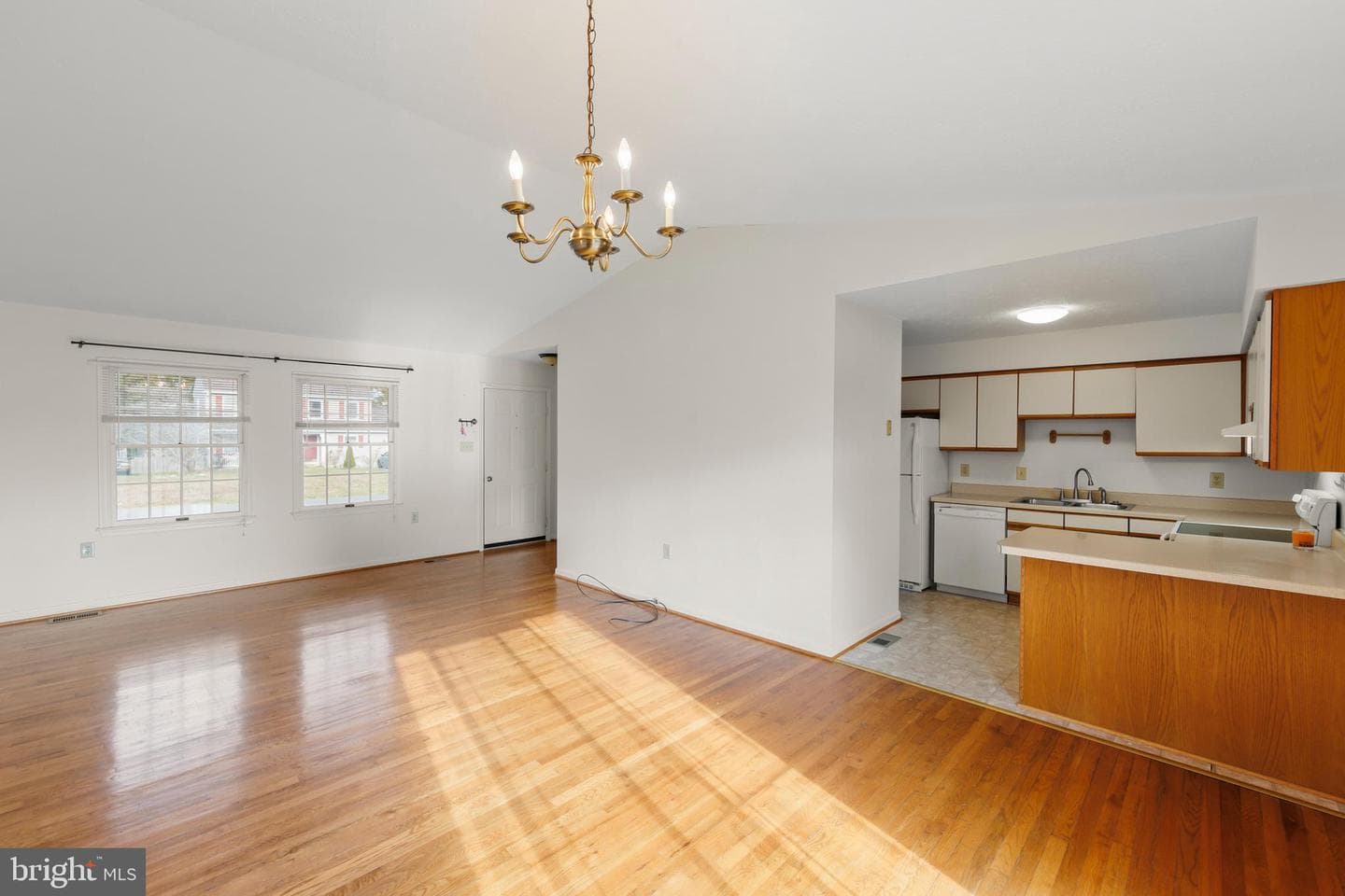 111 Meadowview Court photo 3