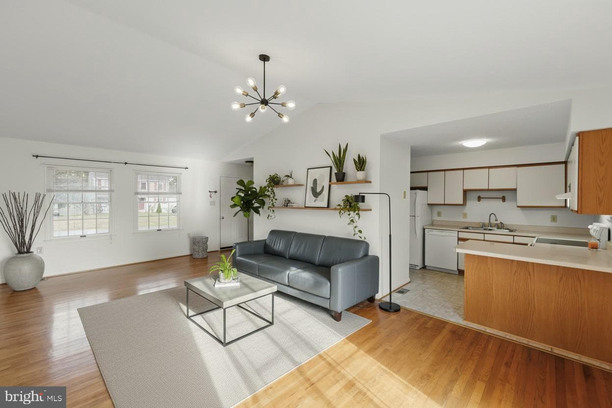 111 Meadowview Court photo 4