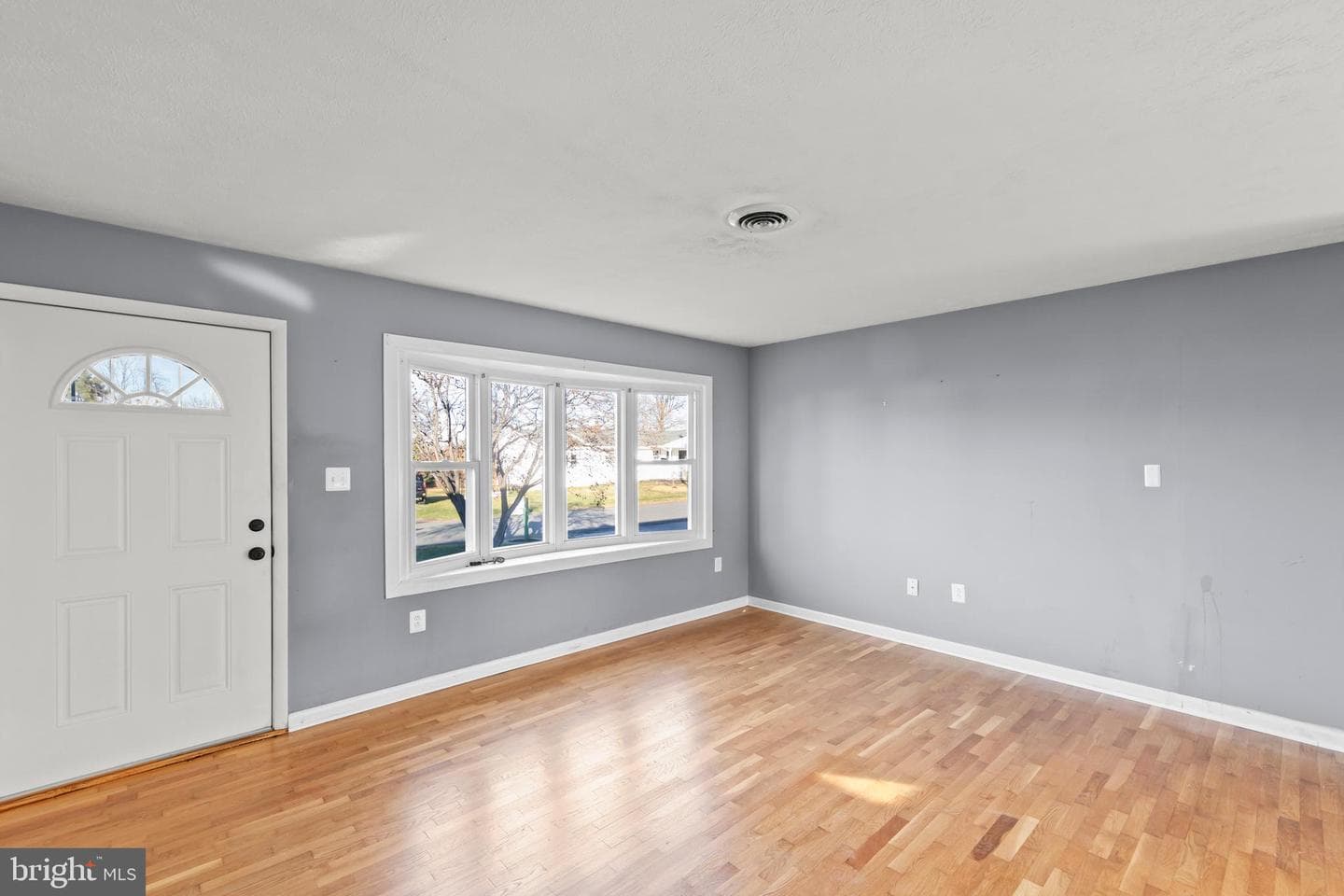126 Plainfield Drive photo 3
