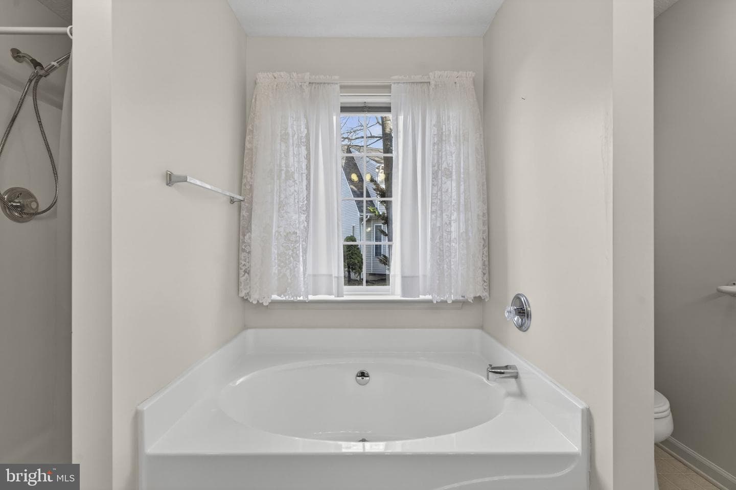 236 Bentley Avenue photo 25