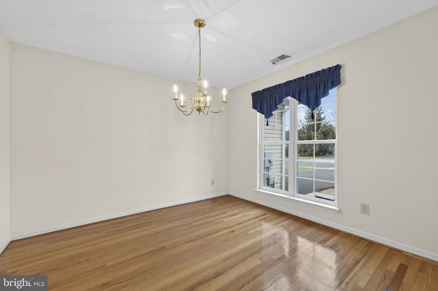 236 Bentley Avenue photo 9