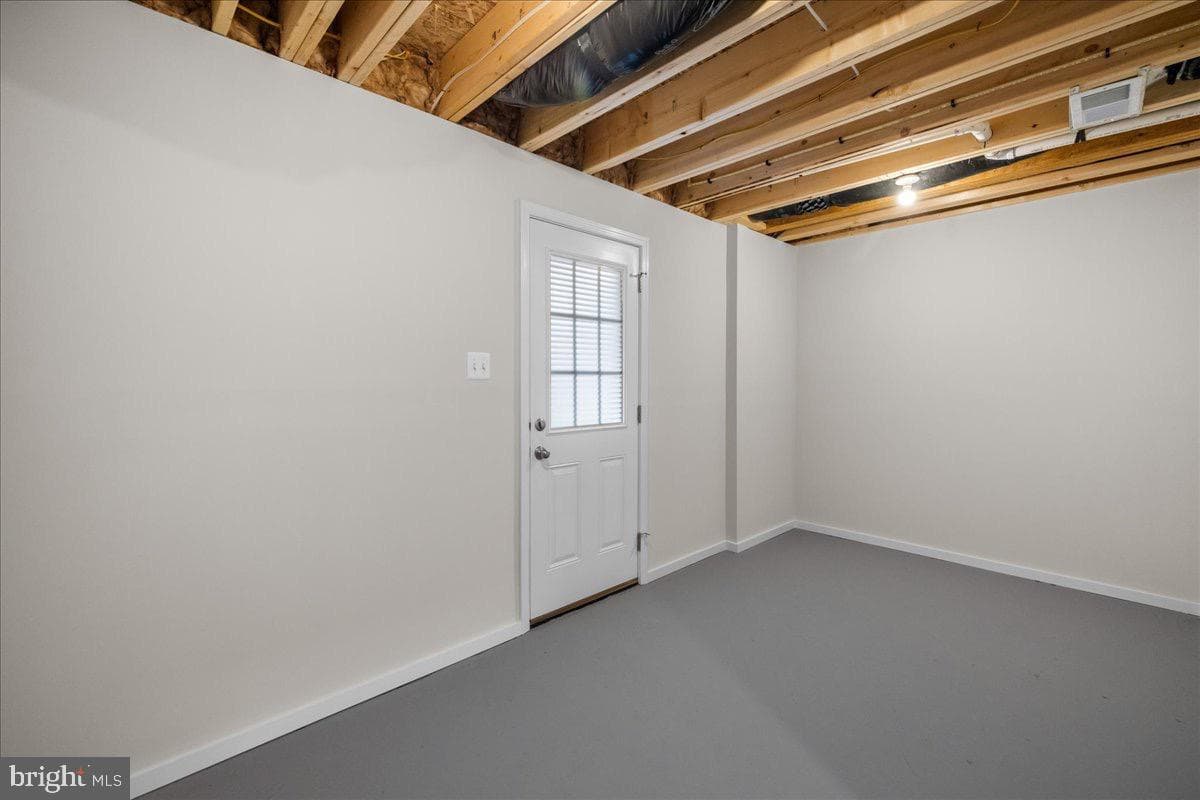 131 Kensington Circle photo 23