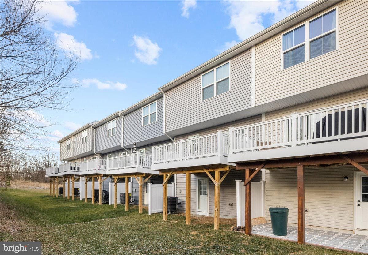 131 Kensington Circle photo 24