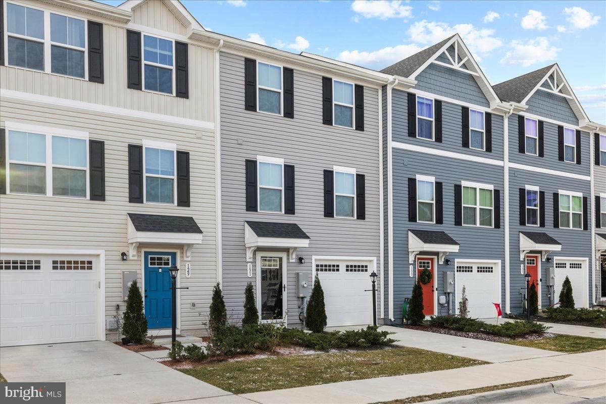 131 Kensington Circle photo 25