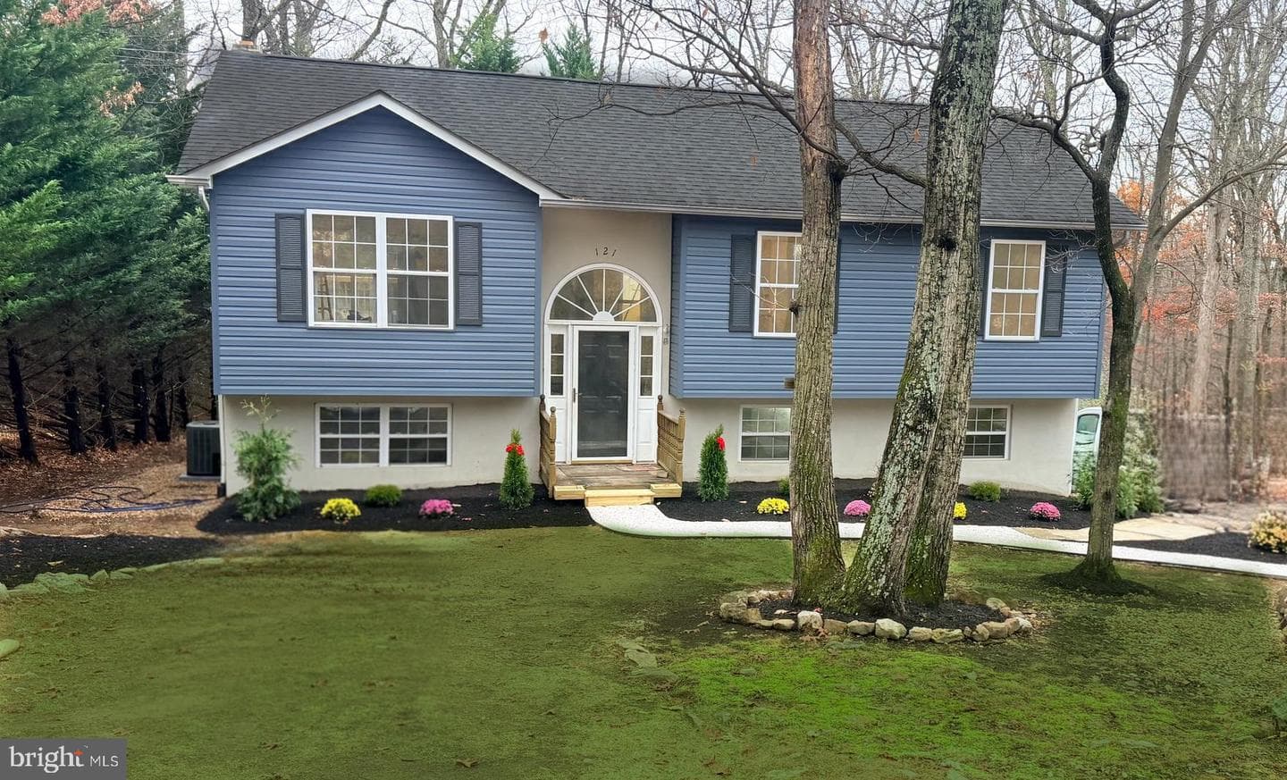 121 Graywolf Trail