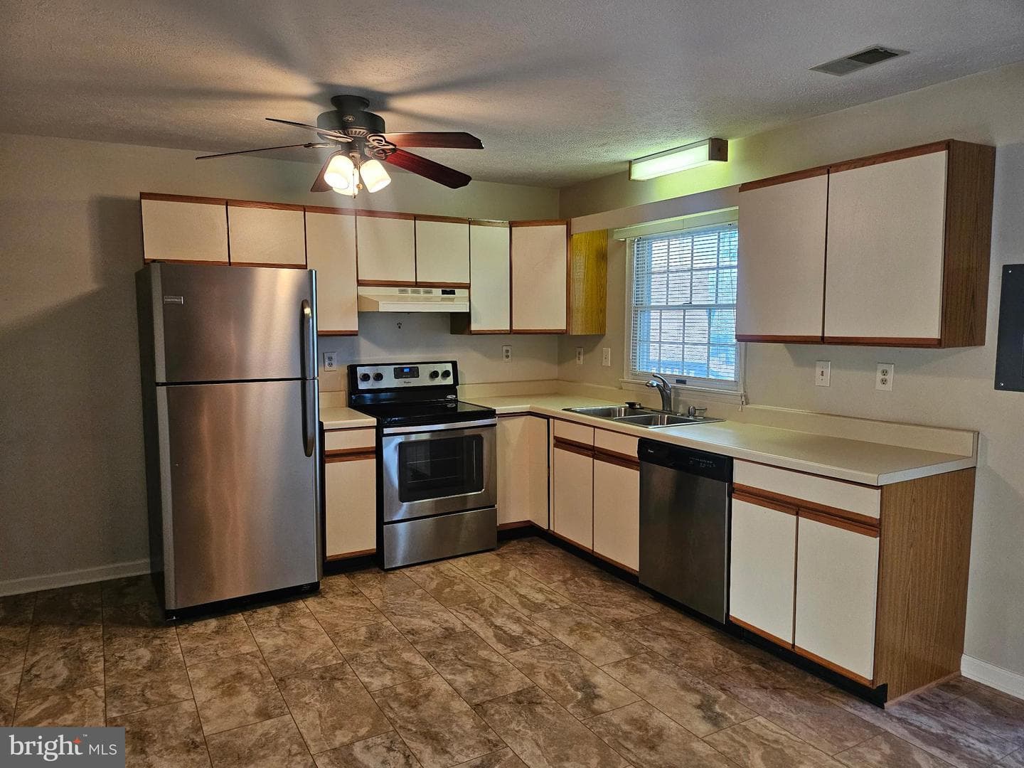 403 Tudor Drive photo 5