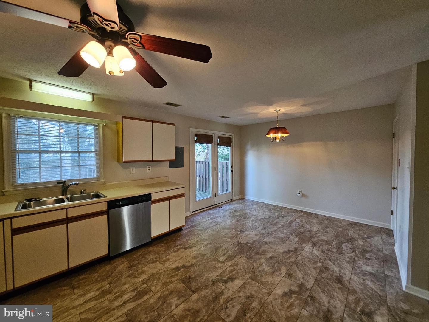 403 Tudor Drive photo 7