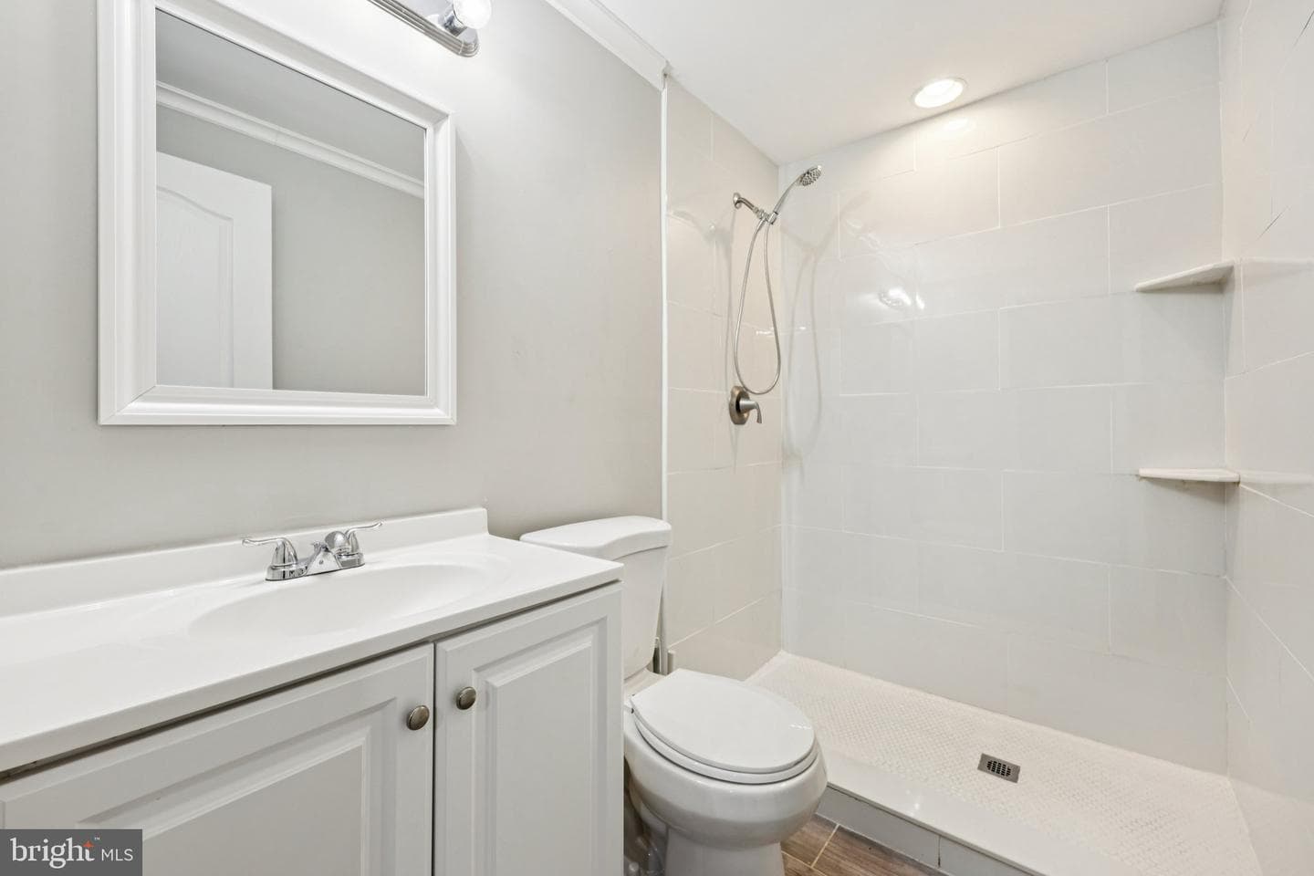 101 Sovereign Court photo 18