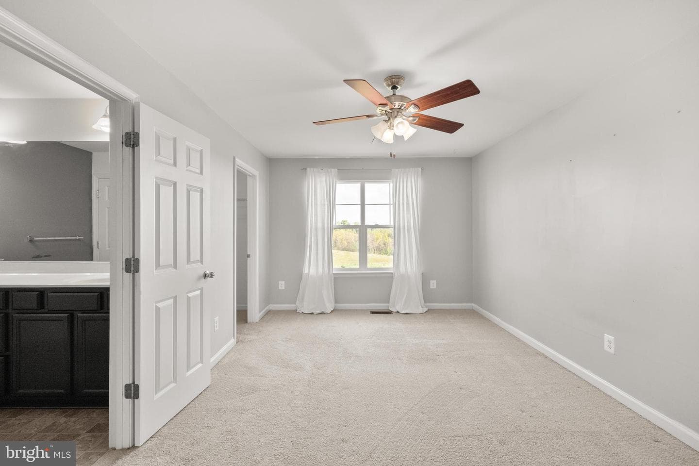111 Rotunda Drive photo 19