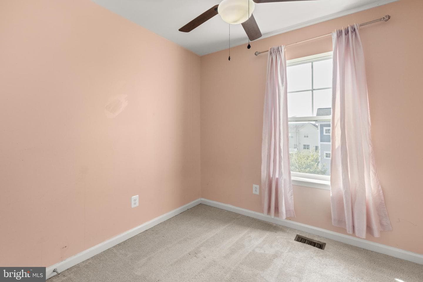 111 Rotunda Drive photo 23