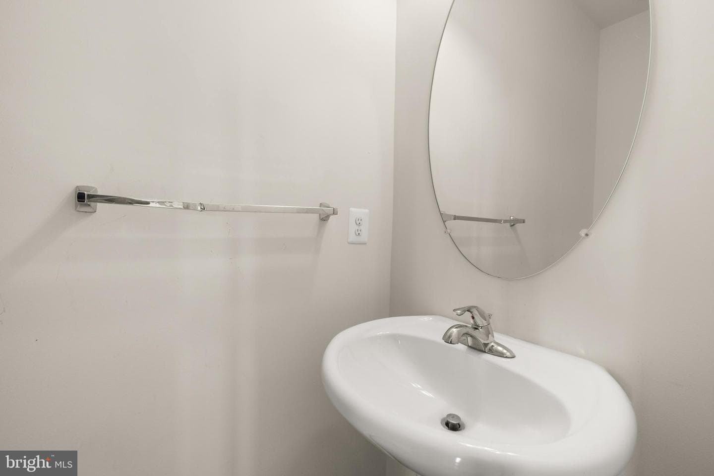 111 Rotunda Drive photo 28