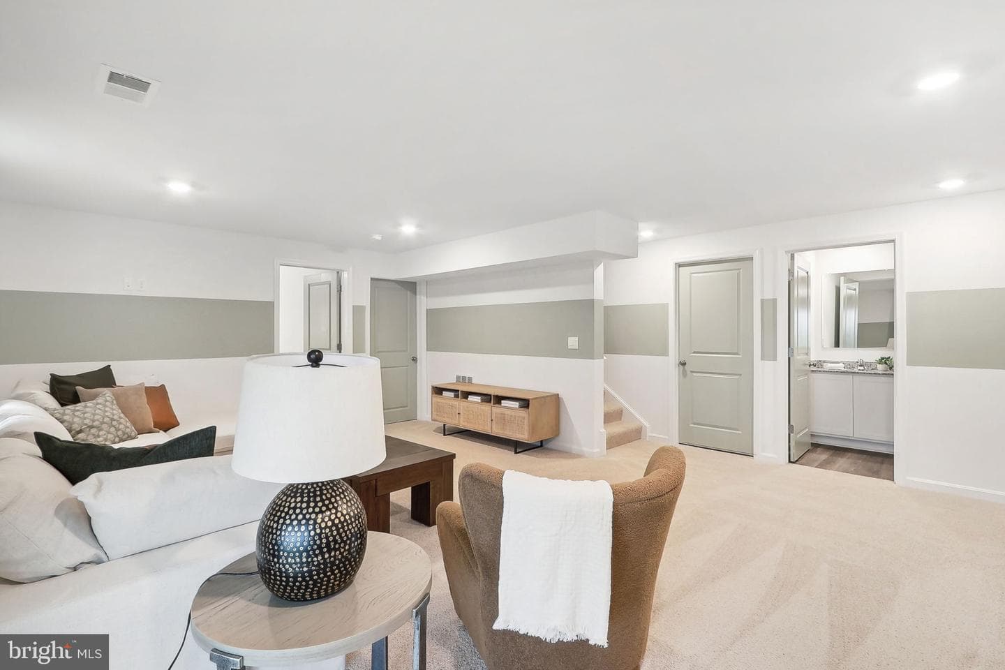 137 Woodford Drive photo 31