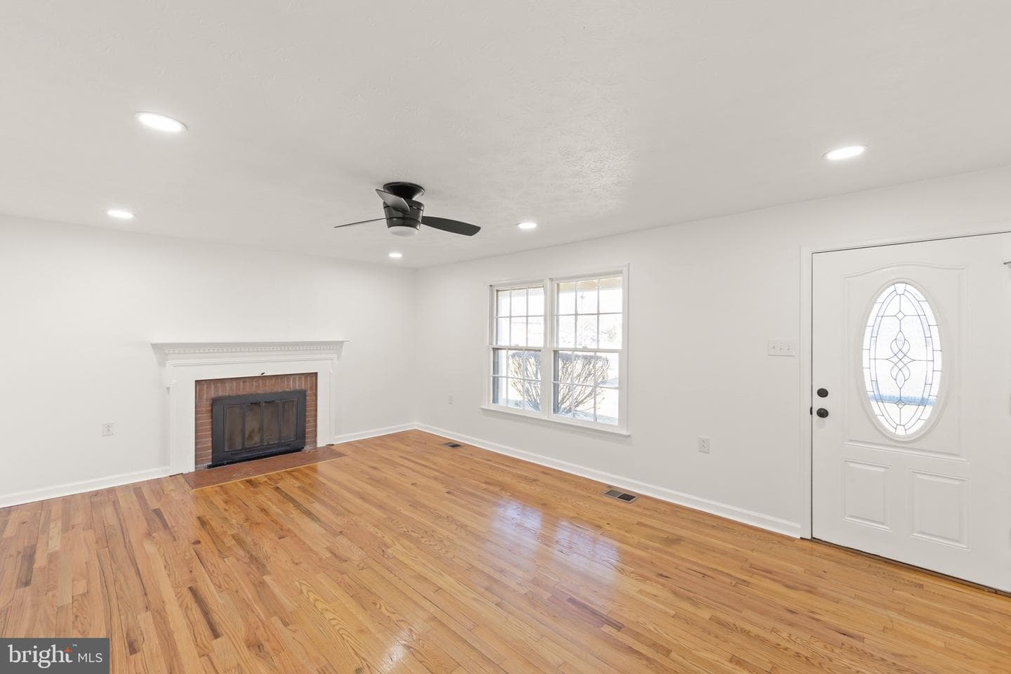 120 Amelia Avenue photo 3
