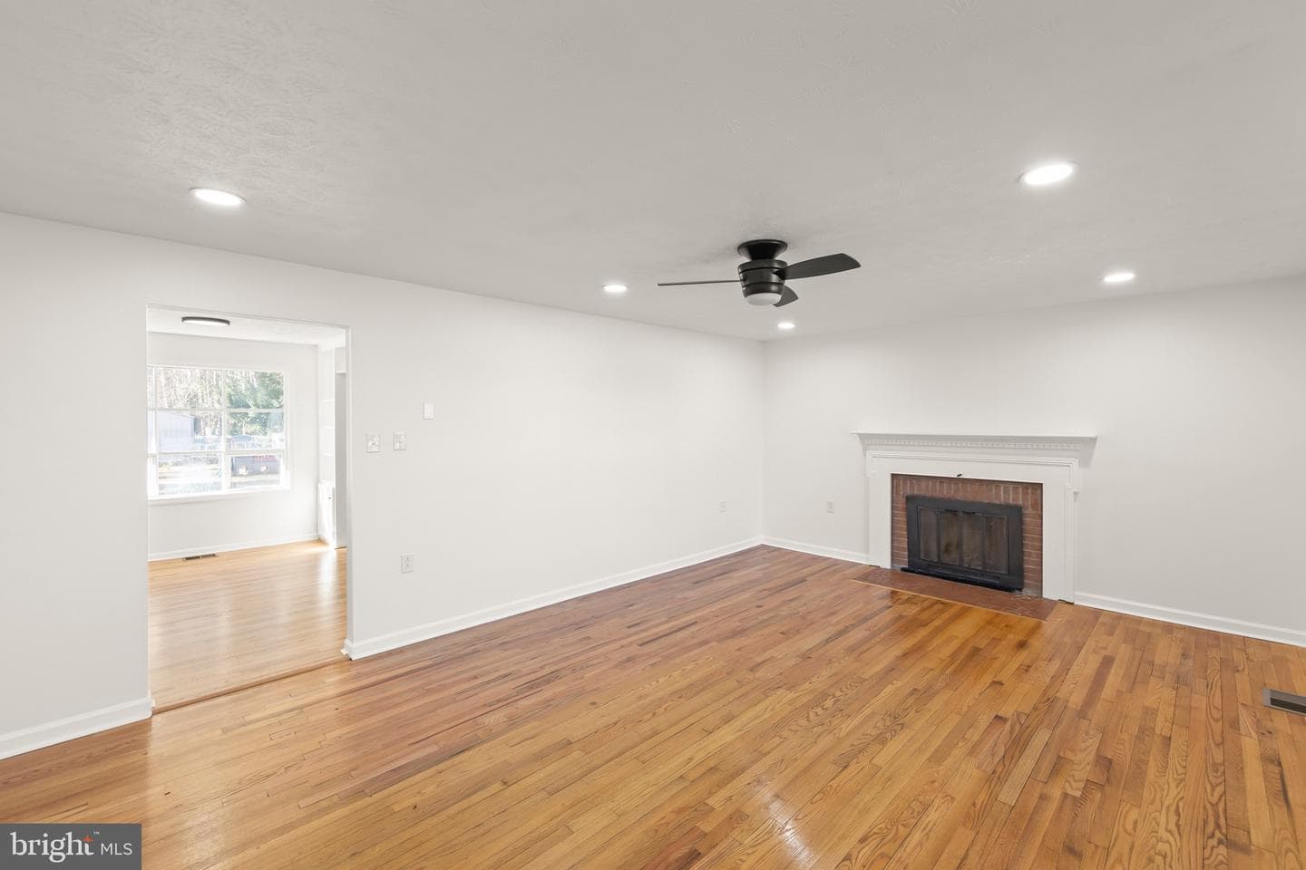 120 Amelia Avenue photo 4