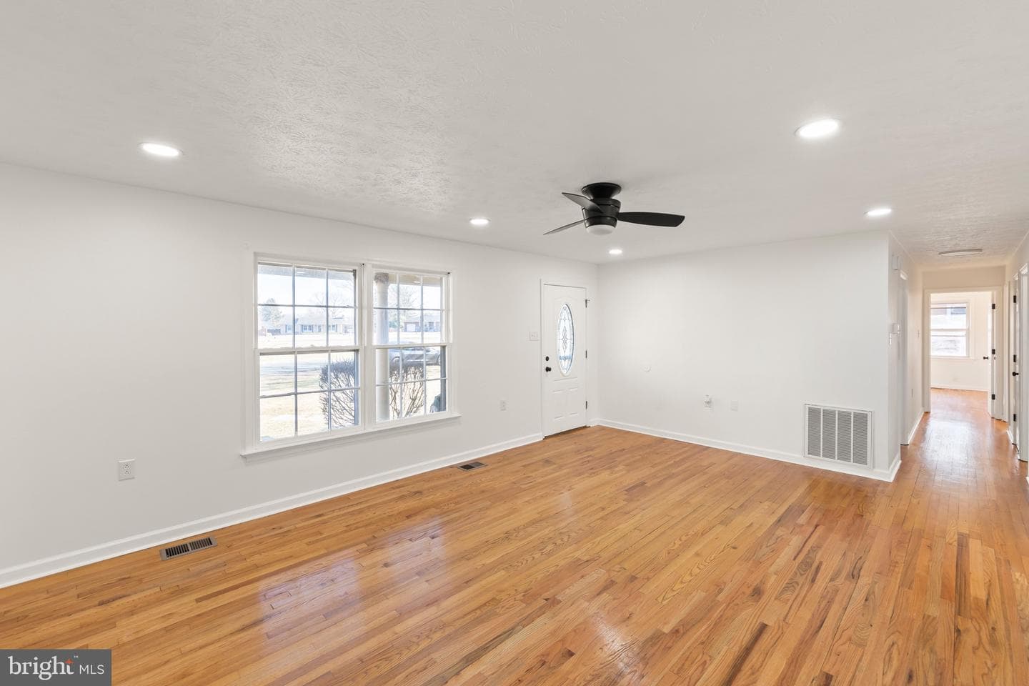 120 Amelia Avenue photo 5