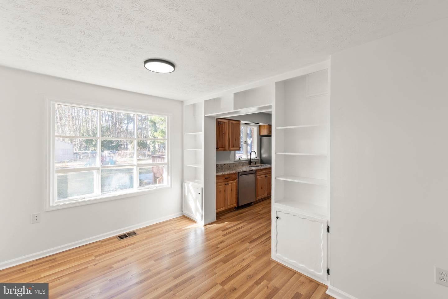 120 Amelia Avenue photo 6