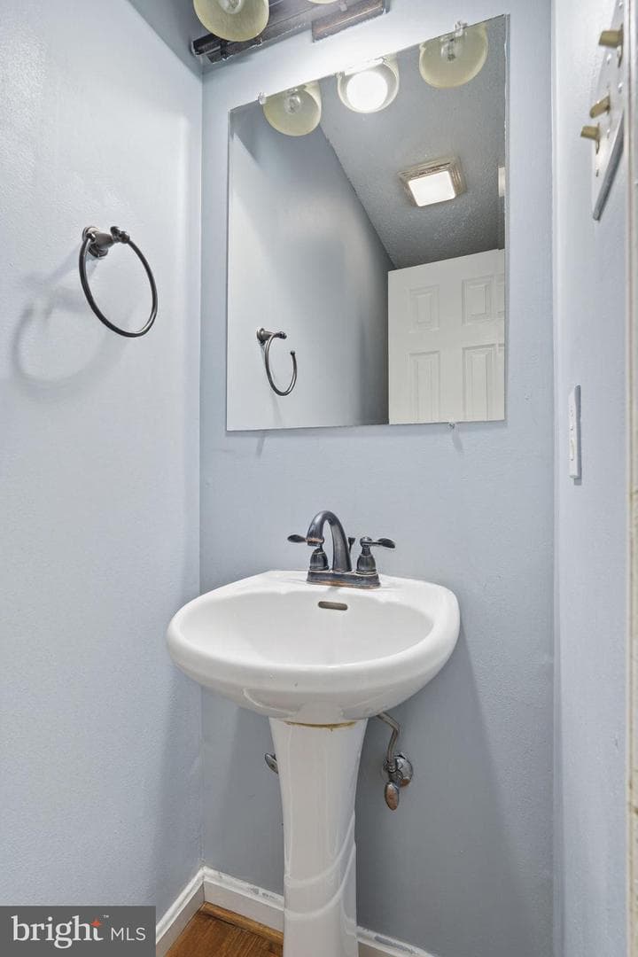 110 Rugby Place photo 27