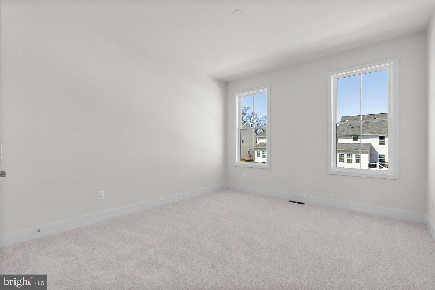 112 Heyford Dr photo 20
