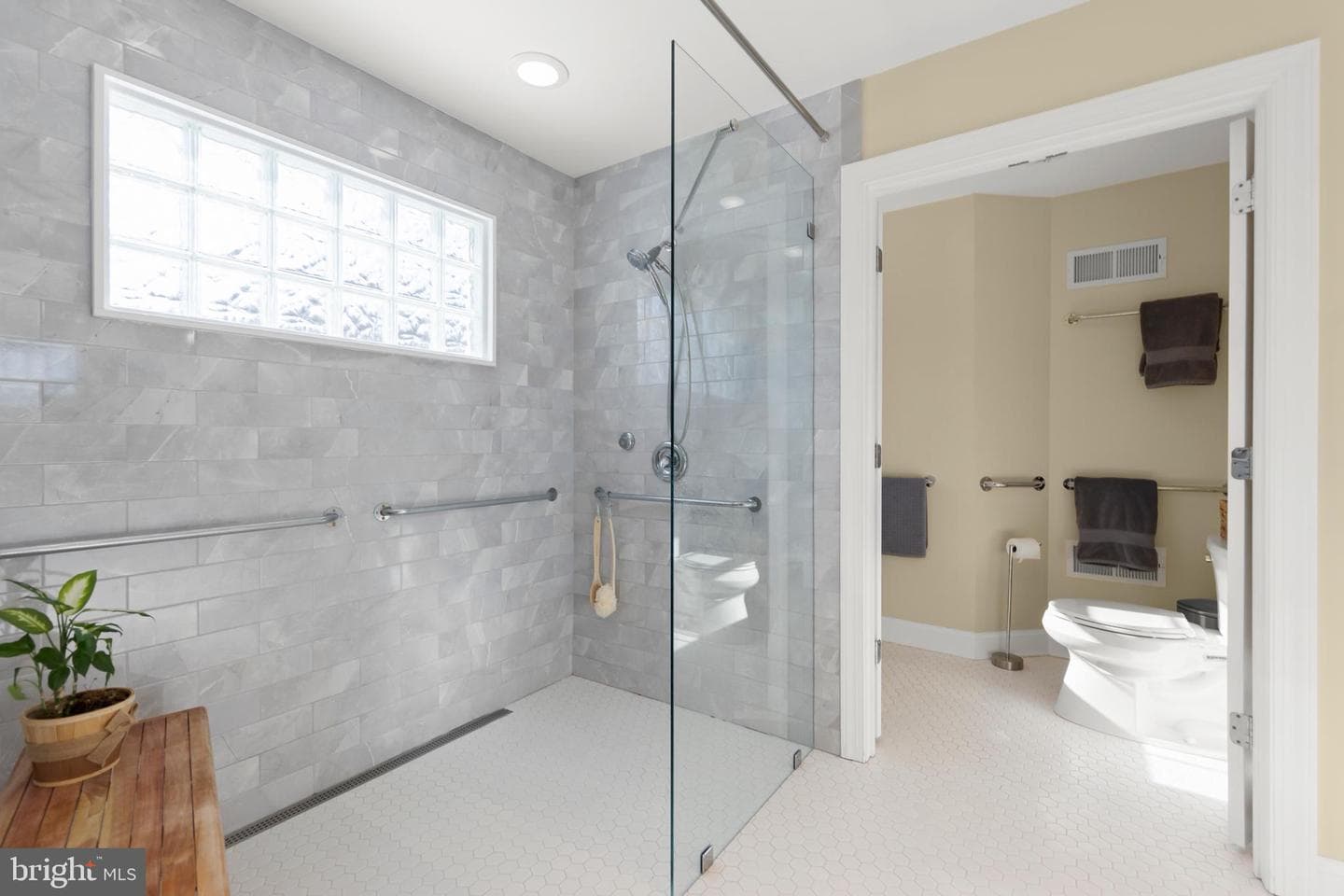 116 Wickham Terrace photo 34