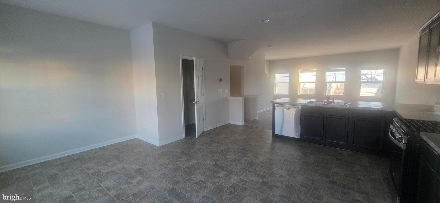 496 Parkland Drive photo 12