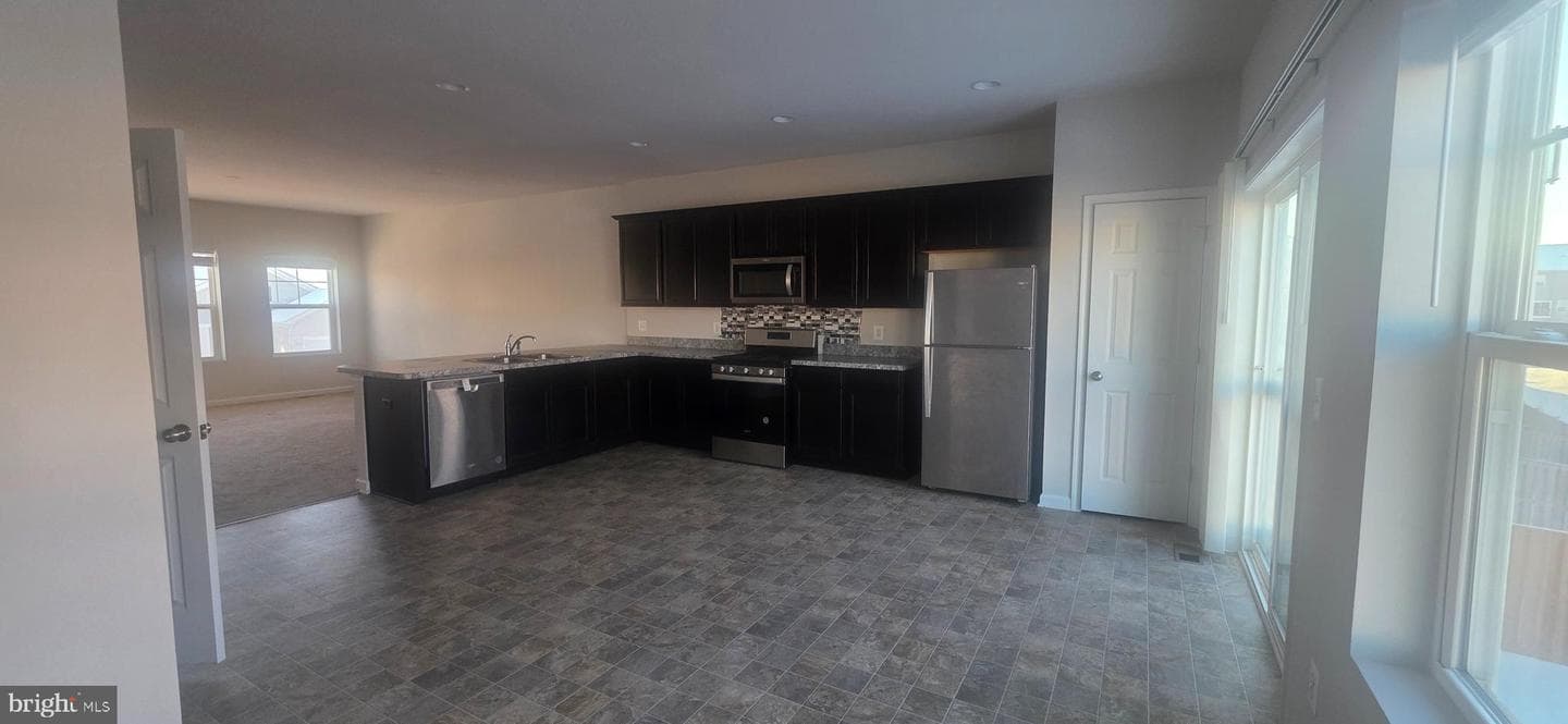 496 Parkland Drive photo 13