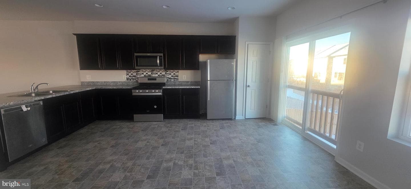 496 Parkland Drive photo 15