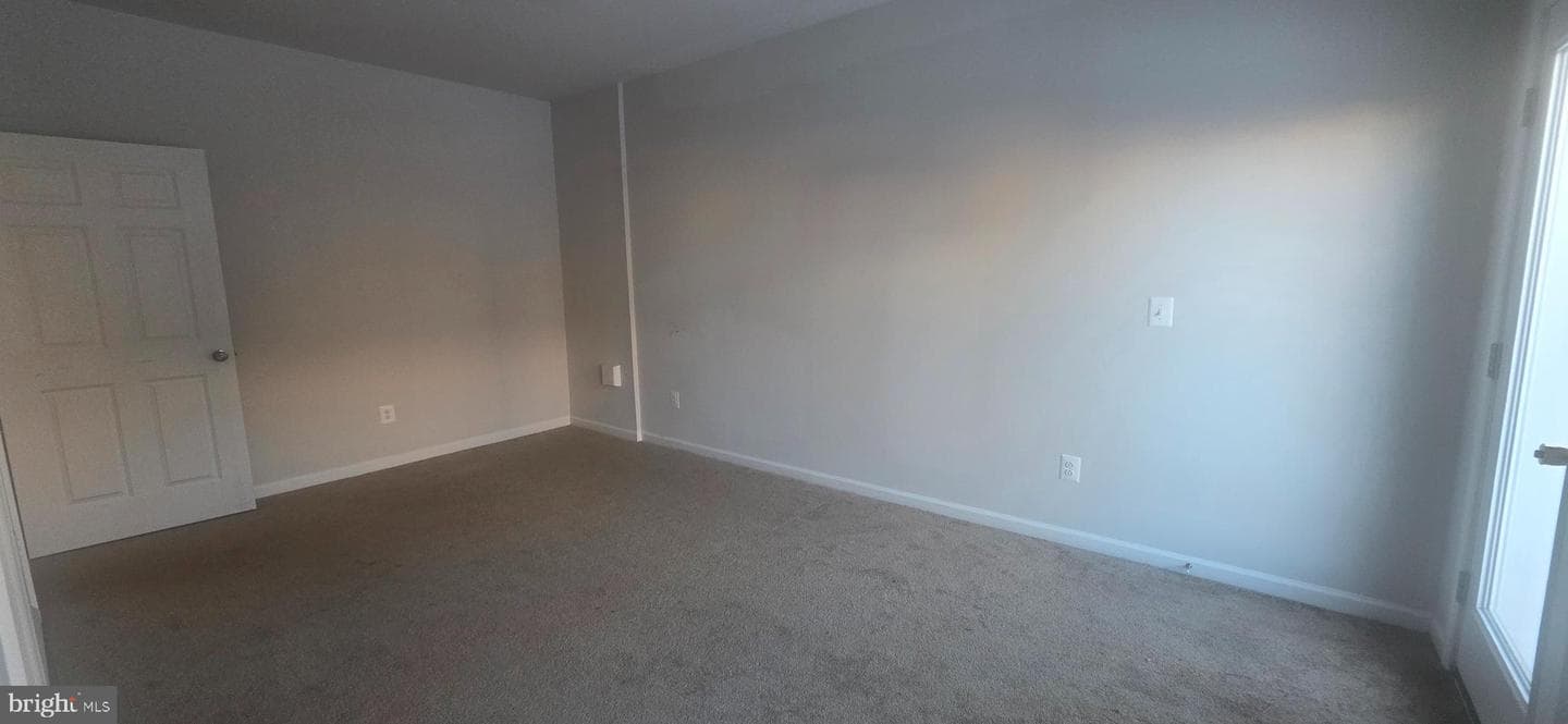 496 Parkland Drive photo 7