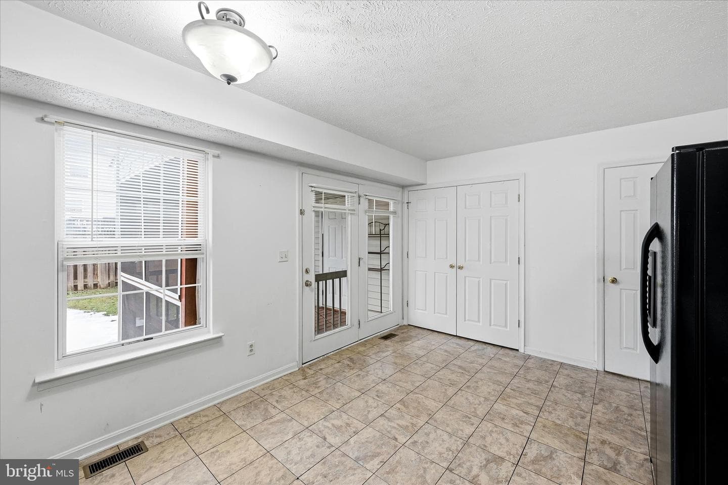 425 Surrey Club Lane photo 10