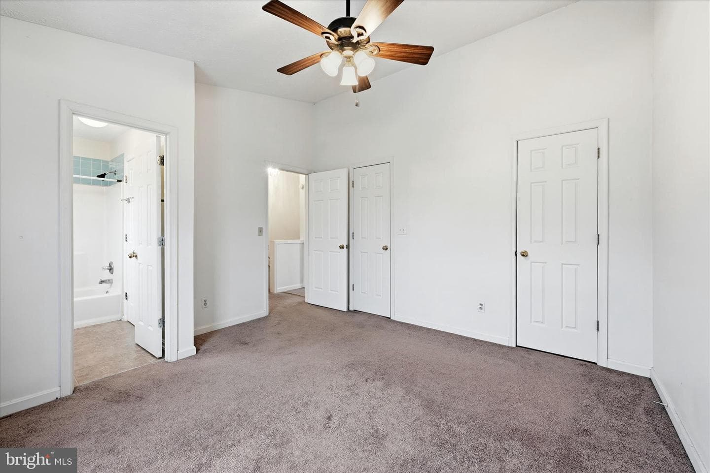 425 Surrey Club Lane photo 22