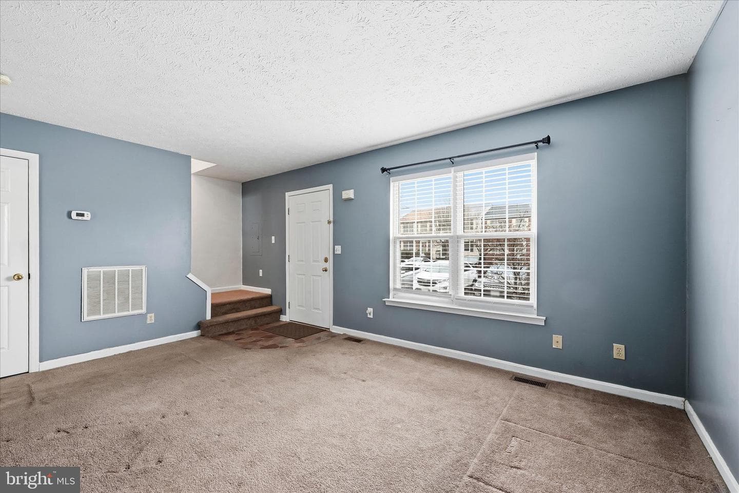 425 Surrey Club Lane photo 3