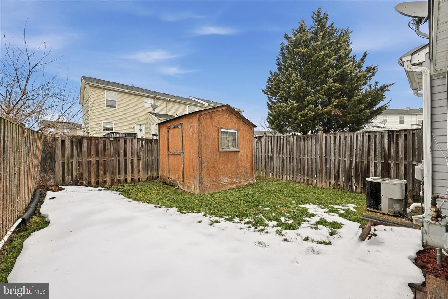 425 Surrey Club Lane photo 34