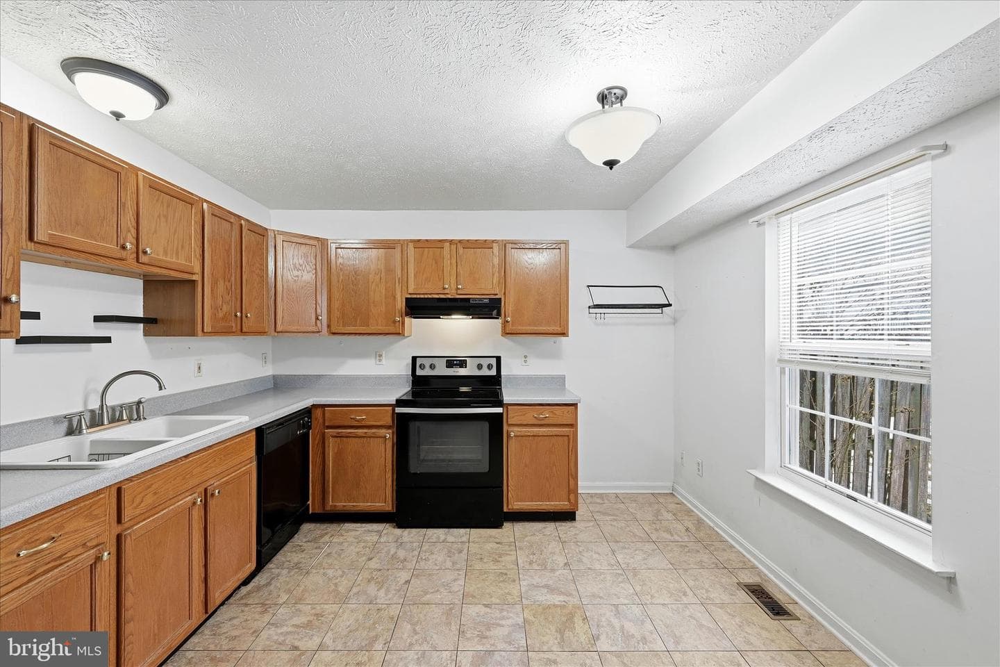 425 Surrey Club Lane photo 7