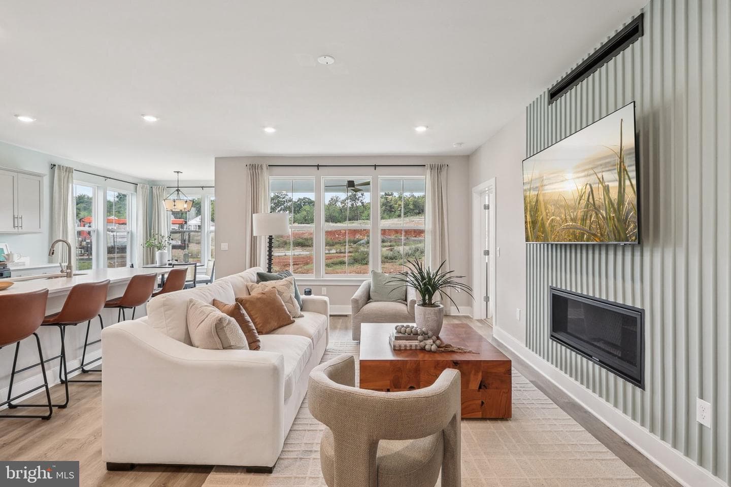 228 Hydrangea Way photo 4