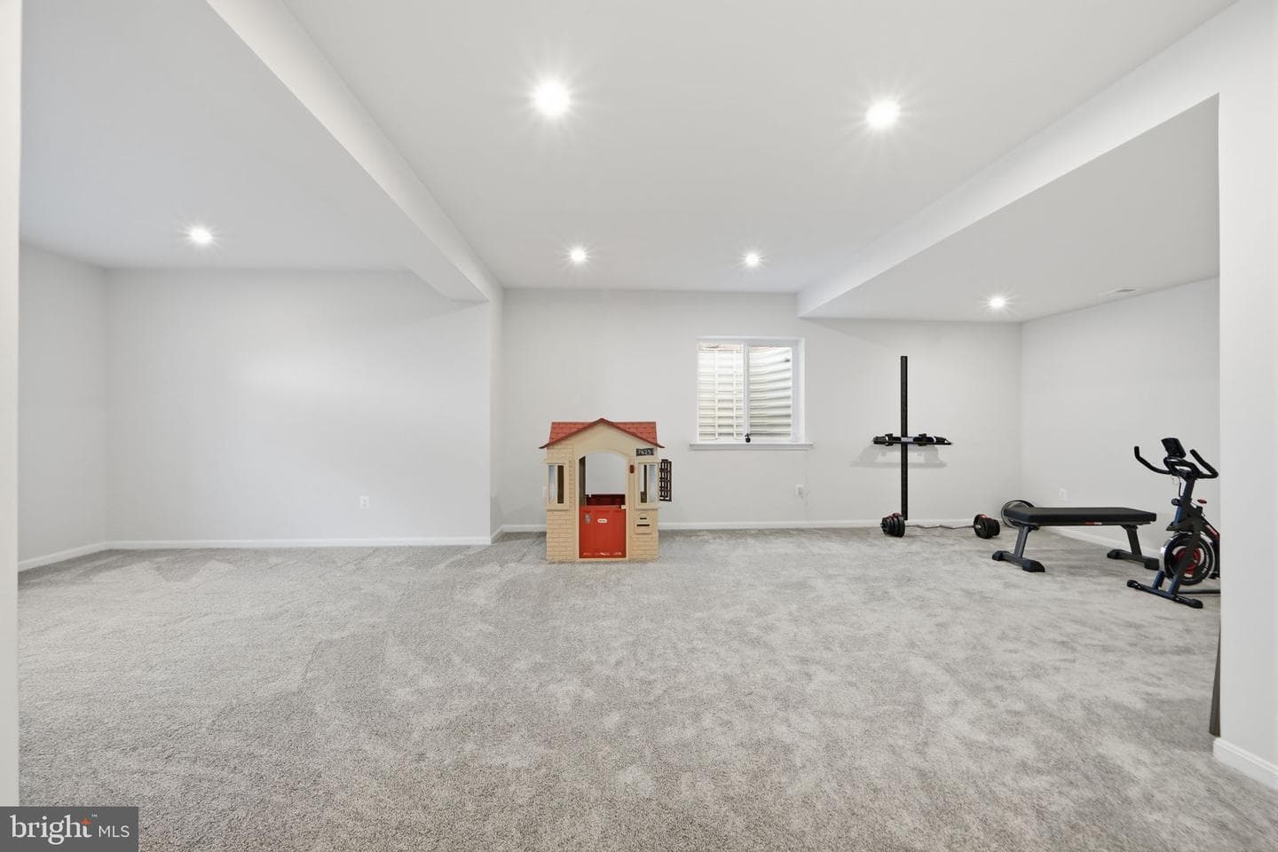 128 Poe Drive photo 42