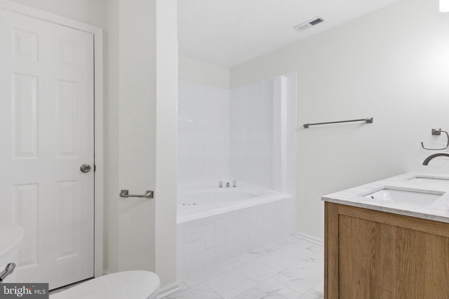 109 Hilltop Court photo 30