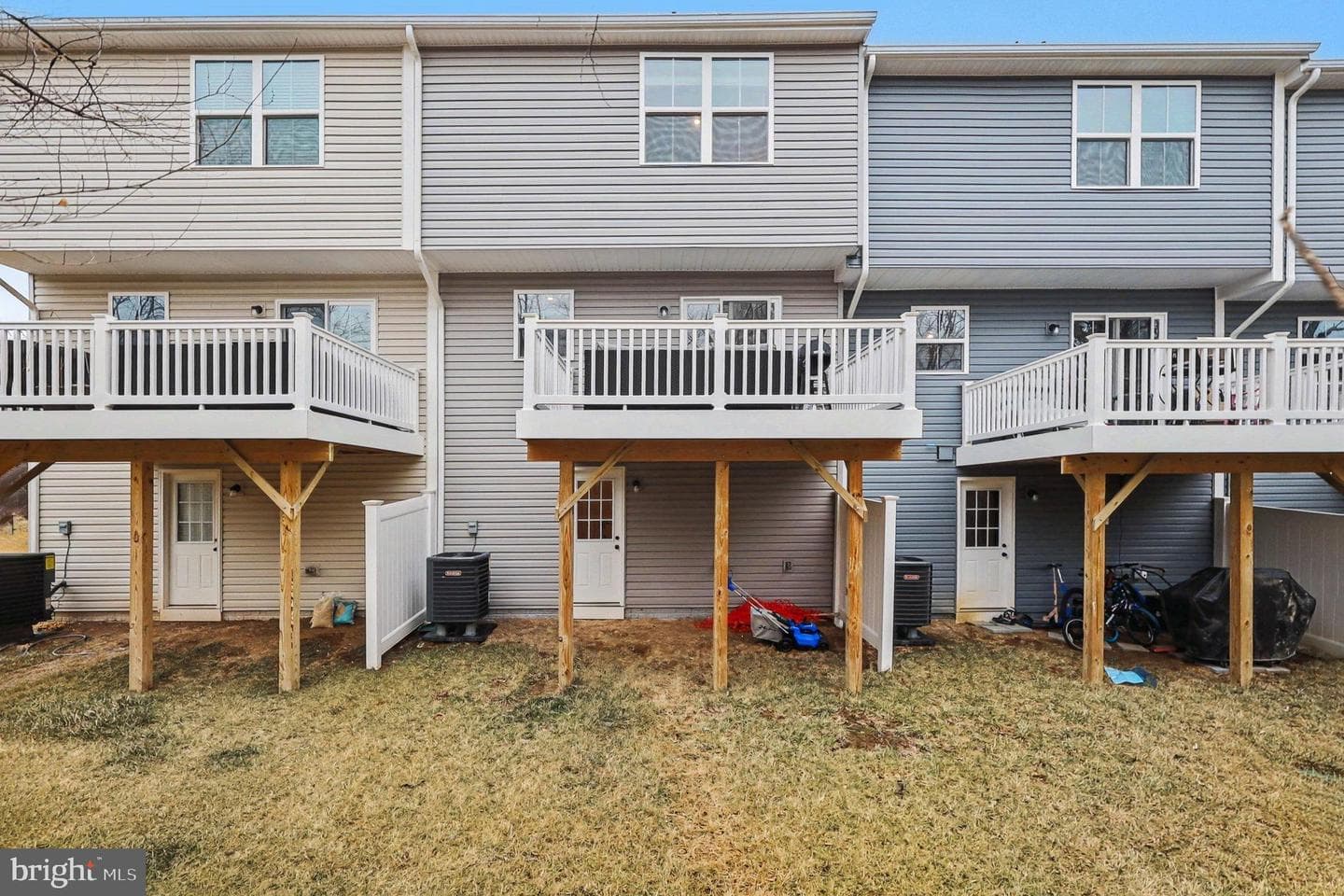 137 Kensington Circle photo 24