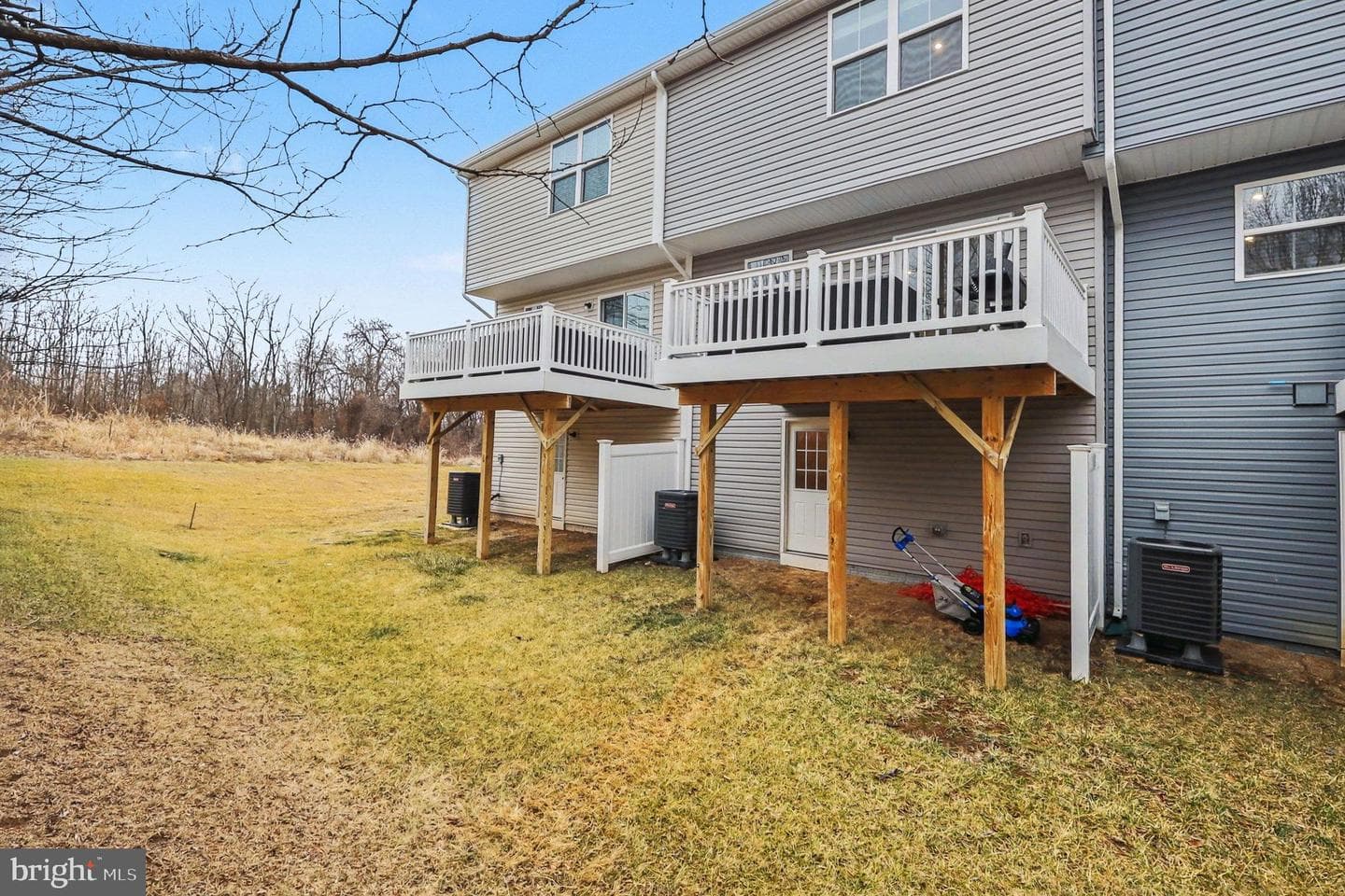 137 Kensington Circle photo 25