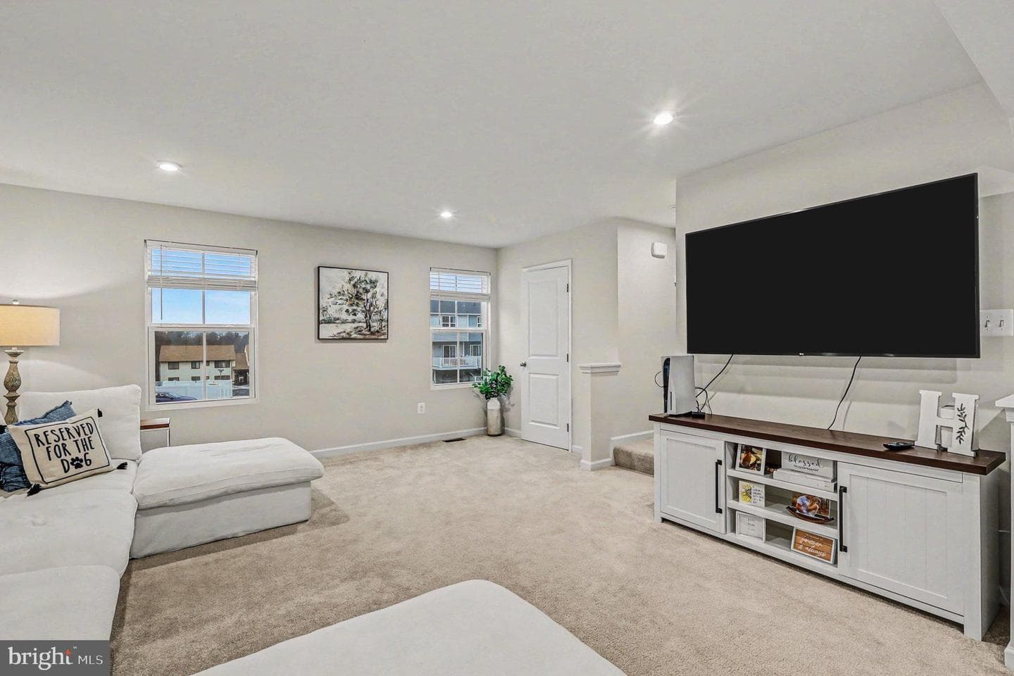 137 Kensington Circle photo 5