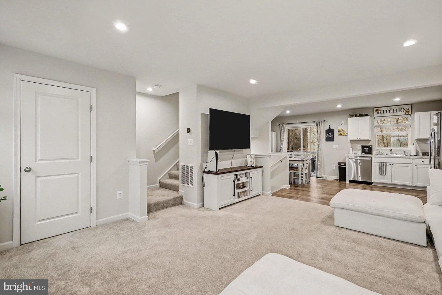 137 Kensington Circle photo 6