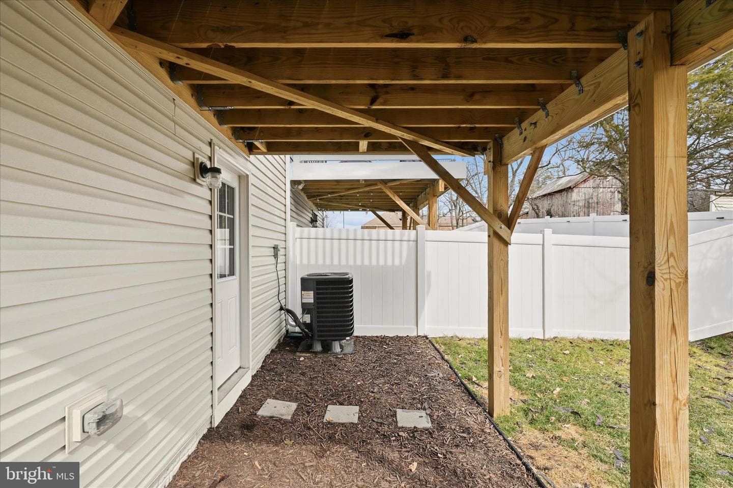 119 Kensington Circle photo 36