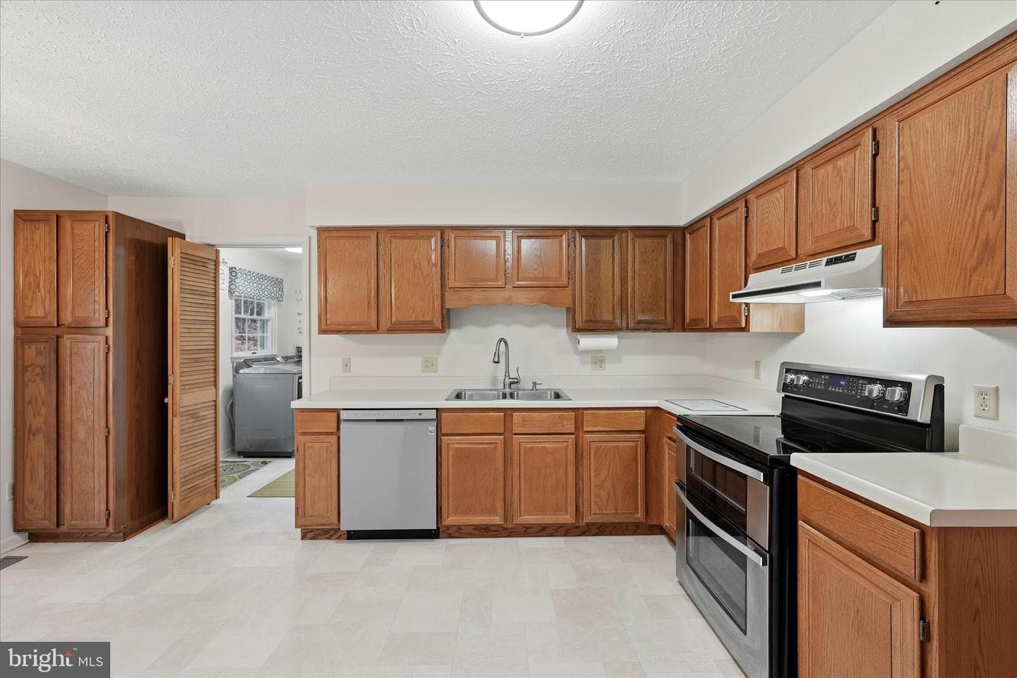 138 Gloucester Drive photo 15