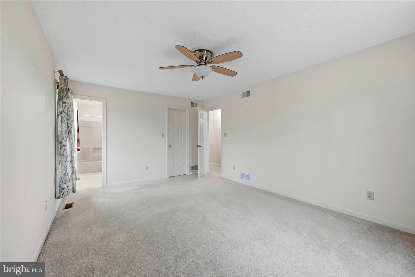 138 Gloucester Drive photo 23