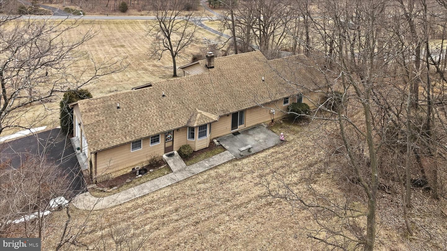 138 Gloucester Drive photo 43