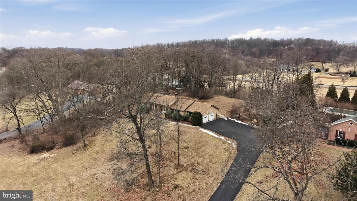 138 Gloucester Drive photo 45