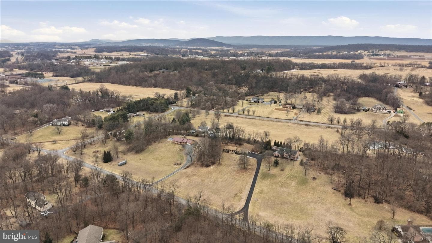 138 Gloucester Drive photo 48